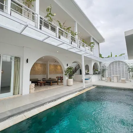 Apple Villas & Apartments