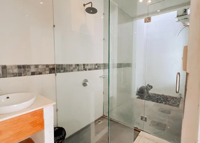 Apple & Apartments, Close To Canggu & Seminyak 4* كيروبوكان