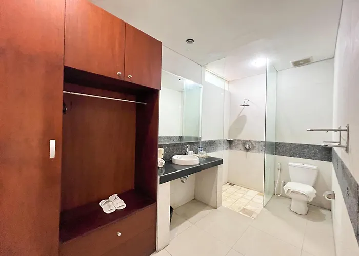 Apple & Apartments, Close To Canggu & Seminyak 4* كيروبوكان