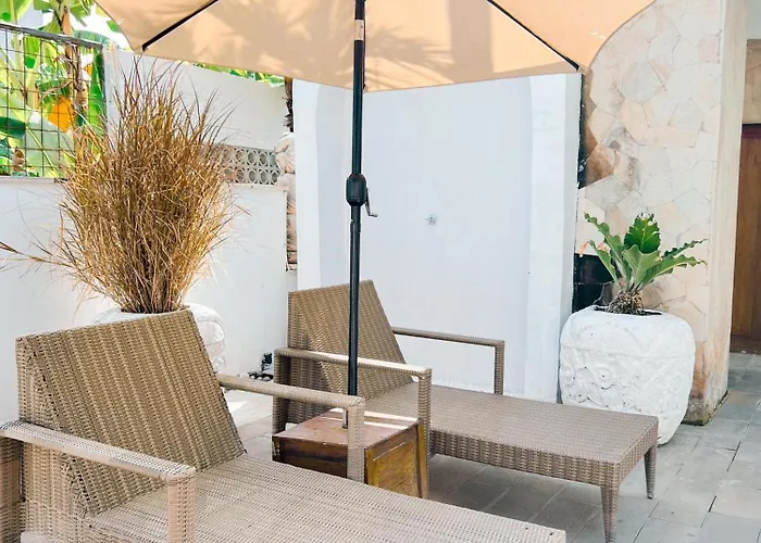 Apple & Apartments, Close To Canggu & Seminyak 4* Kerobokan (Bali)