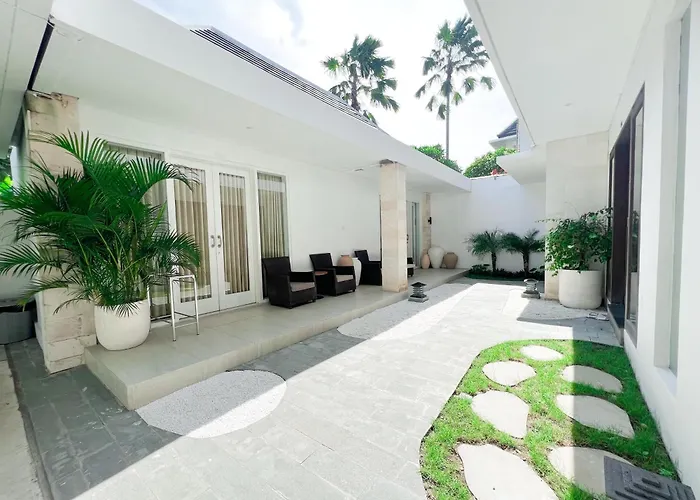 Apple & Apartments, Close To Canggu & Seminyak 4* Kerobokan (Bali)