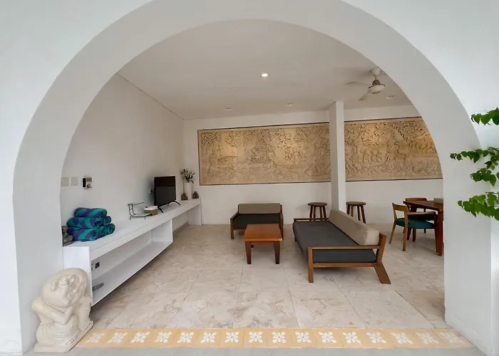 Apple & Apartments, Close To Canggu & Seminyak 4*