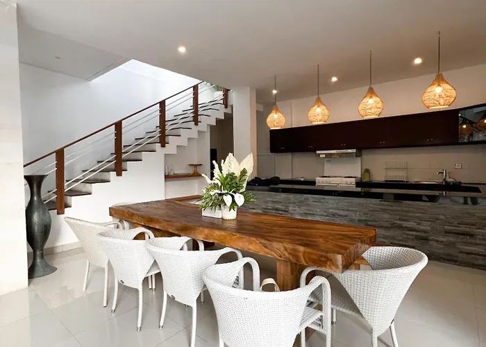 Apple & Apartments, Close To Canggu & Seminyak 4*