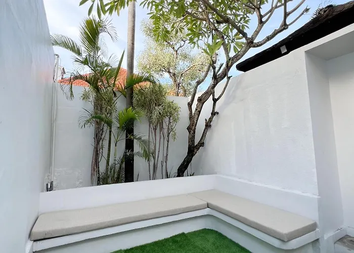 Holiday park Apple & Apartments, Close To Canggu & Seminyak 4*