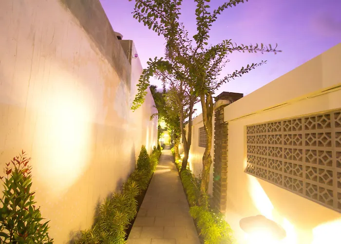 Apple & Apartments, Close To Canggu & Seminyak 4*