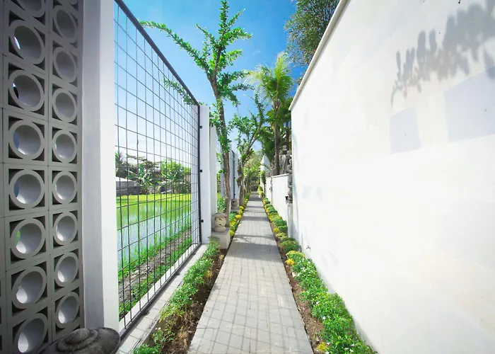 Apple & Apartments, Close To Canggu & Seminyak 4* Kerobokan (Bali)
